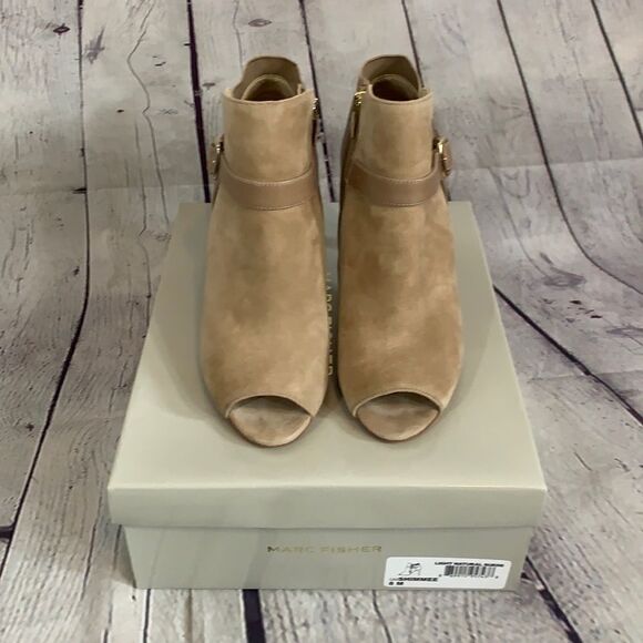 Marc Fisher Shimmee Size 8M Natural Suede - Picture 1 of 10